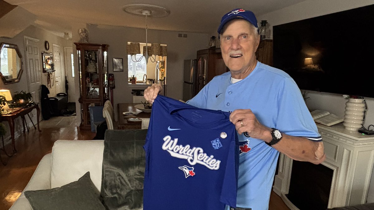 Le cancer n'arrête pas la passion de Roland LeBlanc pour les <a href="/BlueJays/">Toronto Blue Jays</a> youtu.be/IuKhnIjuCN8?si… via <a href="/YouTube/">YouTube</a>