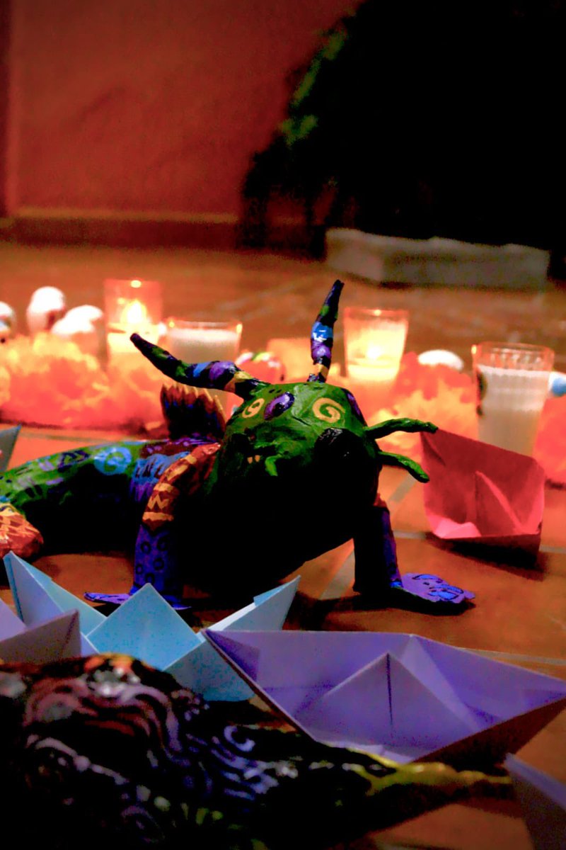 Una muestra del talento y la creatividad de nuestras juventudes, los alebrijes del taller del ISJ dieron vida al altar de Día de Muertos del Colegio de Sonora. 

Gracias a por abrir un espacio donde la creatividad juvenil también tiene voz 🐲