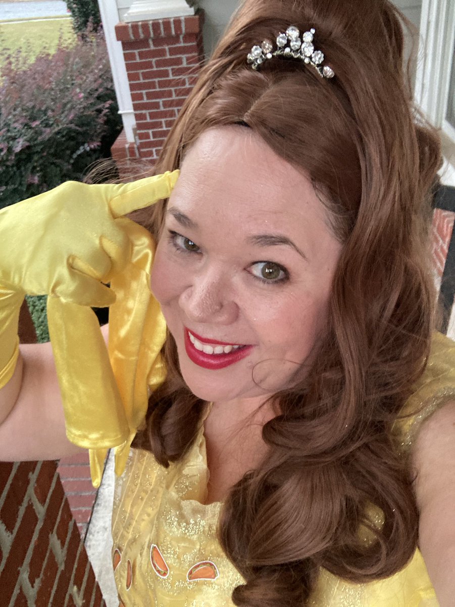 Home alone to greet the trick or treaters tonight, so taking the opportunity to wear a costume I’ve wanted to do for years: Taco Belle! 

Combines two of my favorite things, books and tacos. 😂 

Bonus: the brewery near my house has a live band I can hear, too! #HappyHalloween!
