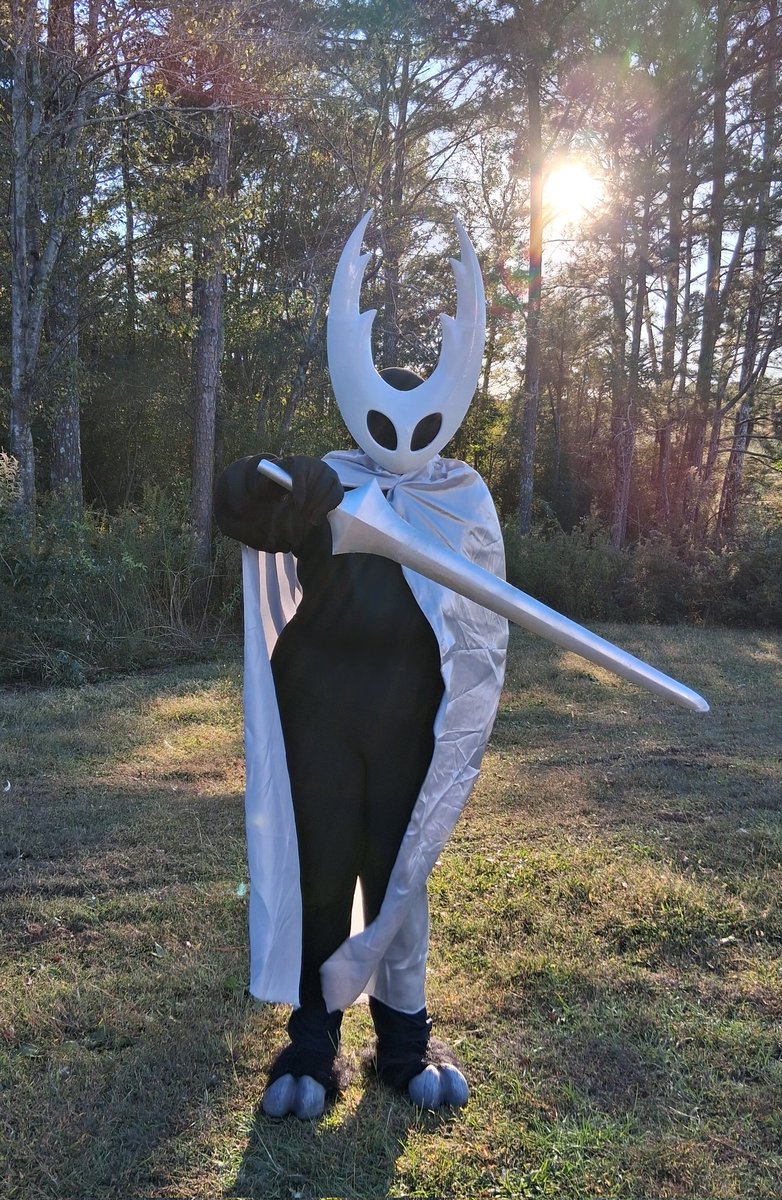 I am ready to have no mind to think, no will to break, and no voice to cry suffering tonight ♡
#hollowknight #Silksong #Halloween