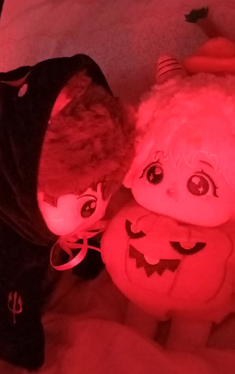 littlebean08051's tweet photo. The vampire wants to bite the little pumpkin 😱

🎃🧛🏻 https://t.co/csEsntSR2g