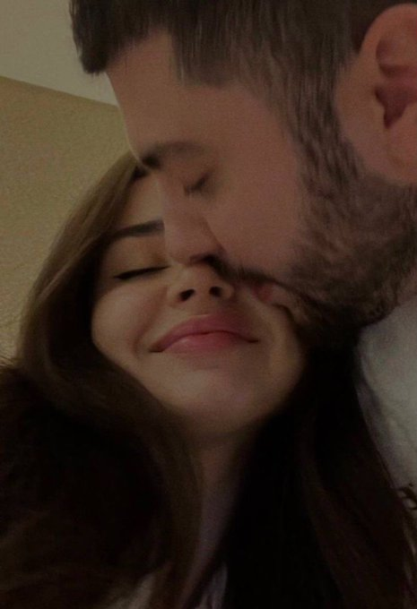 me and who (@dailycouplepost) on Twitter photo 