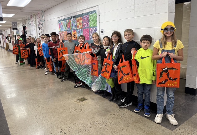 BeebeElementary's tweet image. I snagged a few pictures from our trick-or-treating! 

My class worked so hard on our door! They were already so proud, but getting the 1st place shout out and trick-or-treating parade made the day! Thanks to the staff for the great treats and smiles! -Mrs. Lashley