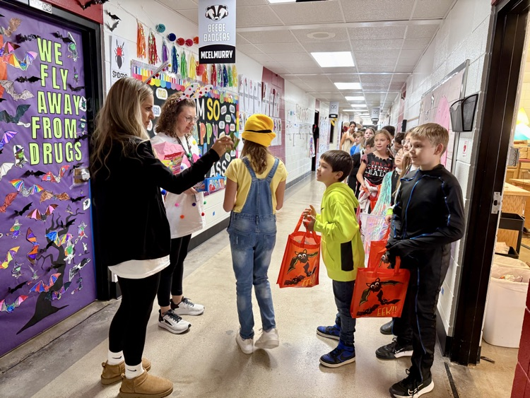 BeebeElementary's tweet image. I snagged a few pictures from our trick-or-treating! 

My class worked so hard on our door! They were already so proud, but getting the 1st place shout out and trick-or-treating parade made the day! Thanks to the staff for the great treats and smiles! -Mrs. Lashley