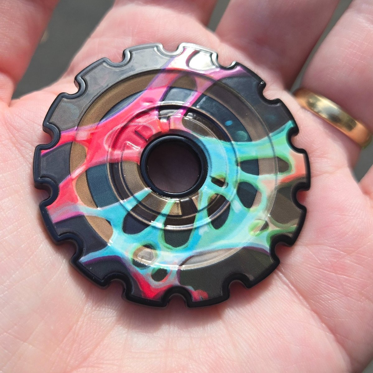 League of Legends / Arcane collection sale!  

Leftover 2025 stock, there's a few gears, some cufflinks, a bunch of keychains and stickers!   Glow in the dark keychains I've also found some leftovers.

#LeagueOfLegends #Arcane