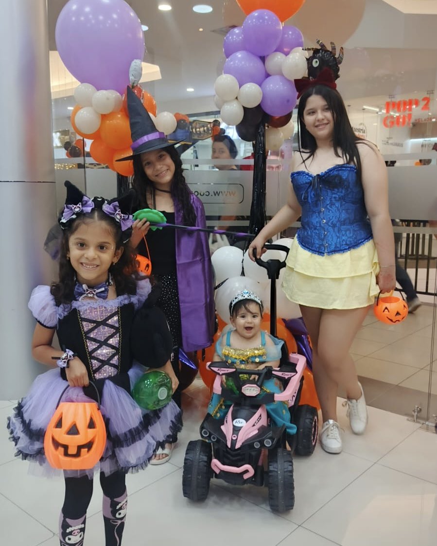 🎃 ¡En nuestra agencia del Paseo Shopping vivimos un Halloween lleno de sonrisas y diversión junto a los más pequeños! 👧🧒💚
Gracias por compartir con la Cooperativa 15 de Abril una tarde mágica de juegos, disfraces y alegría. ✨👻

#HalloweenLa15 #Cooperativa15DeAbril
