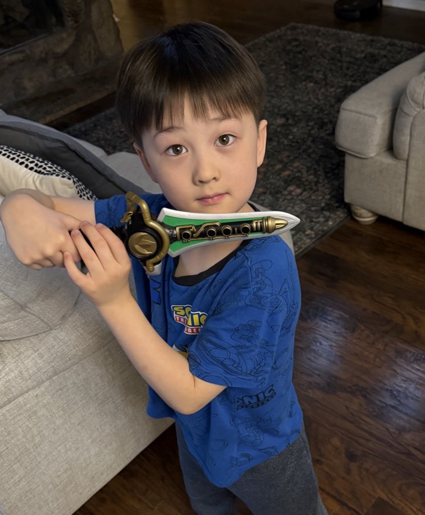 Picked up the Playmates Dragon Dagger on Walmart dot com before it sold out in retail. Not bad for $20. Recycled sounds and couple new ones. Overall good attention to detail for a kids toy. Kiddo is more happy about finally having the coin for his morpher. 😄⚡️⚡️ #PowerRangers