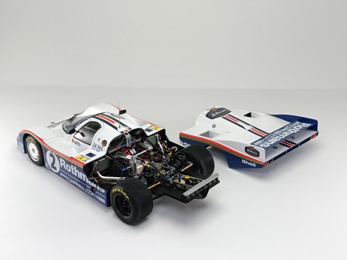hisayos05377032's tweet image. #タミヤ956　完成-1
タミヤ 1/24 Rothmans PORSCHE956 完成！
古い設計のキットにしてはパーツの合いが良く流石タミヤと感心
模型本格復帰して初のレーシングカー、苦手意識が強かったけどエンジンのディテールアップ含めかなり楽しめました😊
いや～Rothmansカッコいい！
#ガンプラジオ
↓続きます↓