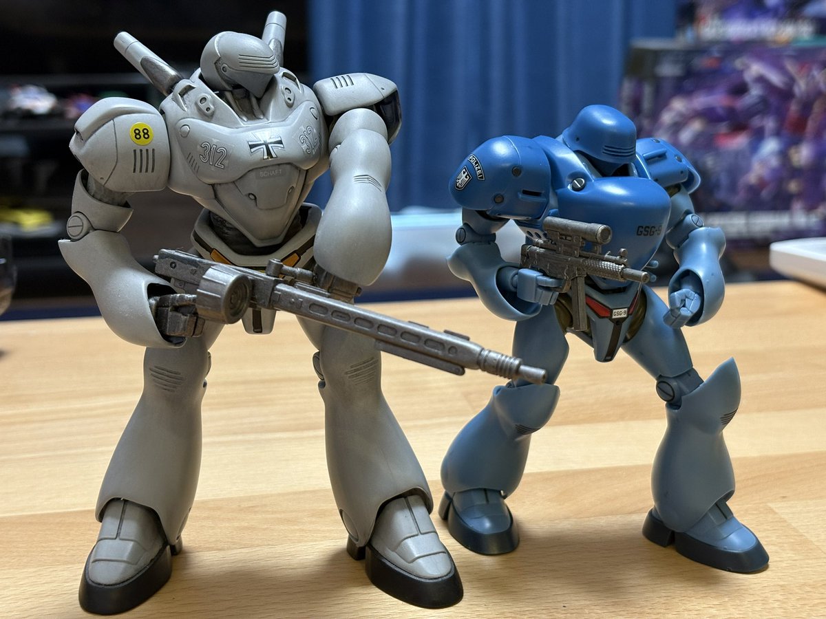 PLAChilica's tweet image. おはようございます。
MODEROID ブロッケン GSG-9完成しました。
頭部スリットの開口と合わせ目消しだけしました。
バンダイのブロッケンと比べると大分大きさが違いました。
#MODEROID
#パトレイバー