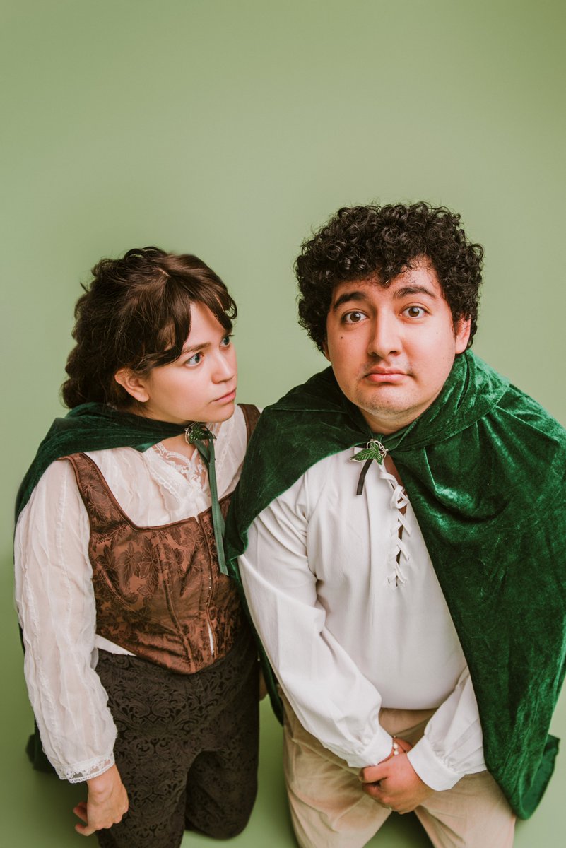 Fue un logro masivo para mí convencerla al fin de ver la trilogía del Señor de los Anillos y así nacieron nuestros disfraces de este año. Te amo <a href="/undisburundis/">daniela</a> &lt;3