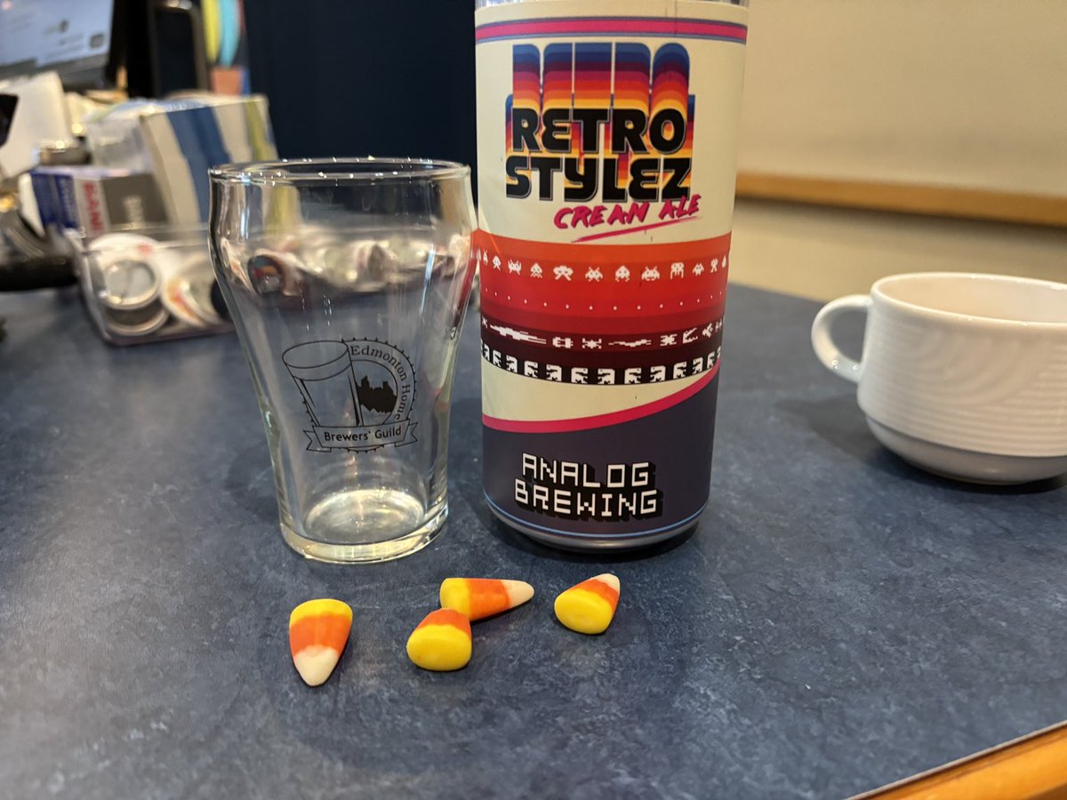 Today on my CBC beer column we paired Halloween candy with beer! Some great suggestions including this combo of Analog Brewing’s cream ale and candy corn. ⁦<a href="/JessicaNgCBC/">Jessica Ng 吳 芮 芬</a>⁩ ⁦<a href="/MinDhariwal/">Min Dhariwal</a>⁩