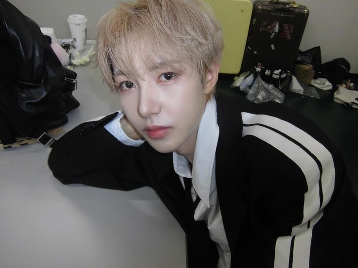 jaemr9n's tweet photo. renmin au┆beso monocromático 🕸️

El solitario Renjun nació con un don especial: la habilidad de ver cosas que los demás no son capaces de percibir. Después de una desalentadora búsqueda por tratar de comprender su espiritual habilidad, conoce a alguien que podría cambiarlo todo. https://t.co/P94po0JSfQ