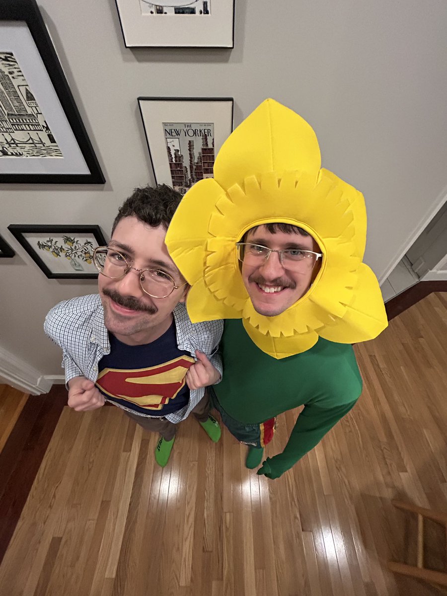 It’s a bird 🦅 it’s a plane ✈️ it’s a couple of cuties 🎃👻