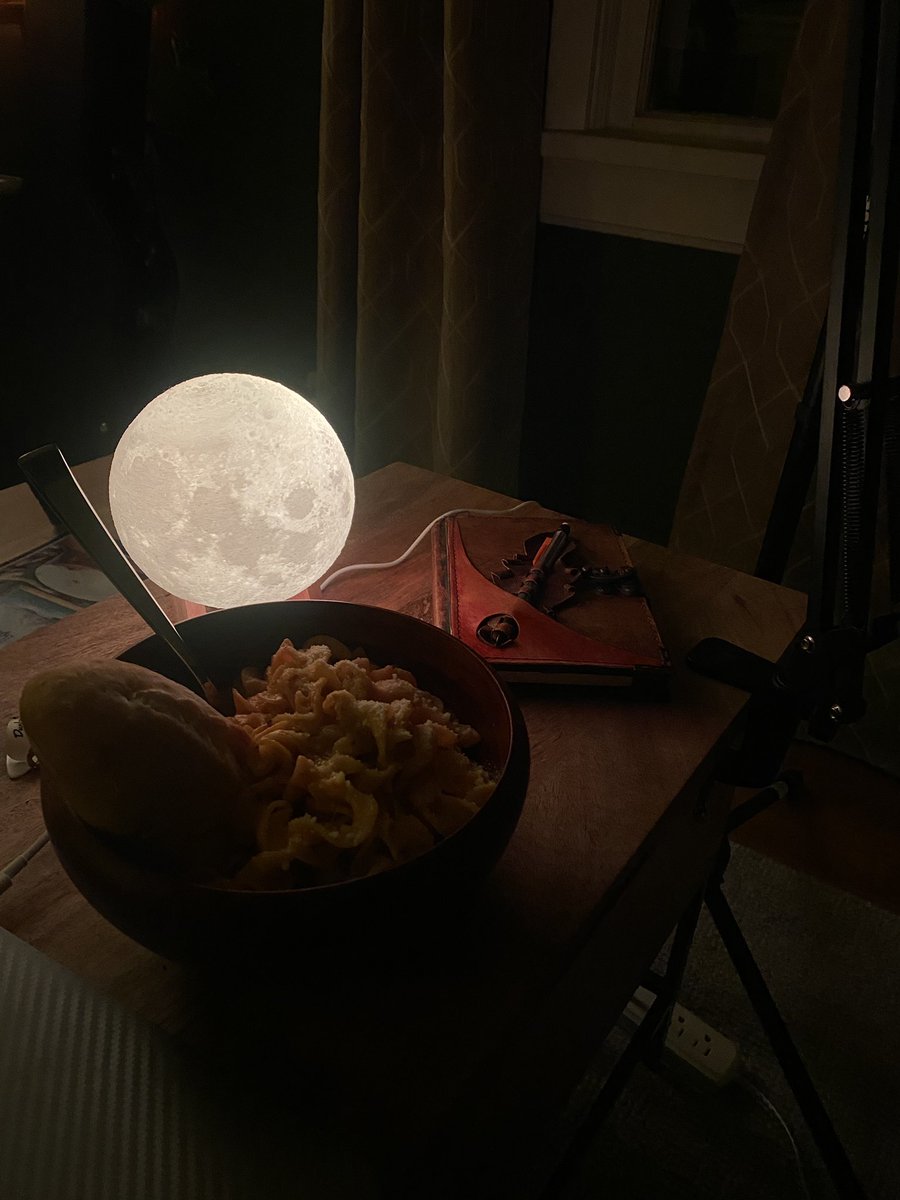 _Beora's tweet image. Happy Halloweekend, Gang 🎃

Will post some spooky photos thru the night 🦇