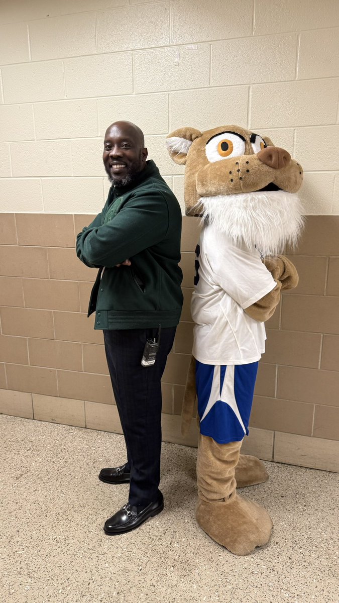 “Smile first. Everything else after.”

Hanging out with our school mascot, KC El Puma. 

<a href="/KetteringMiddle/">Kettering Middle School</a> 

#leadership #realmenteach #education #pgcps
