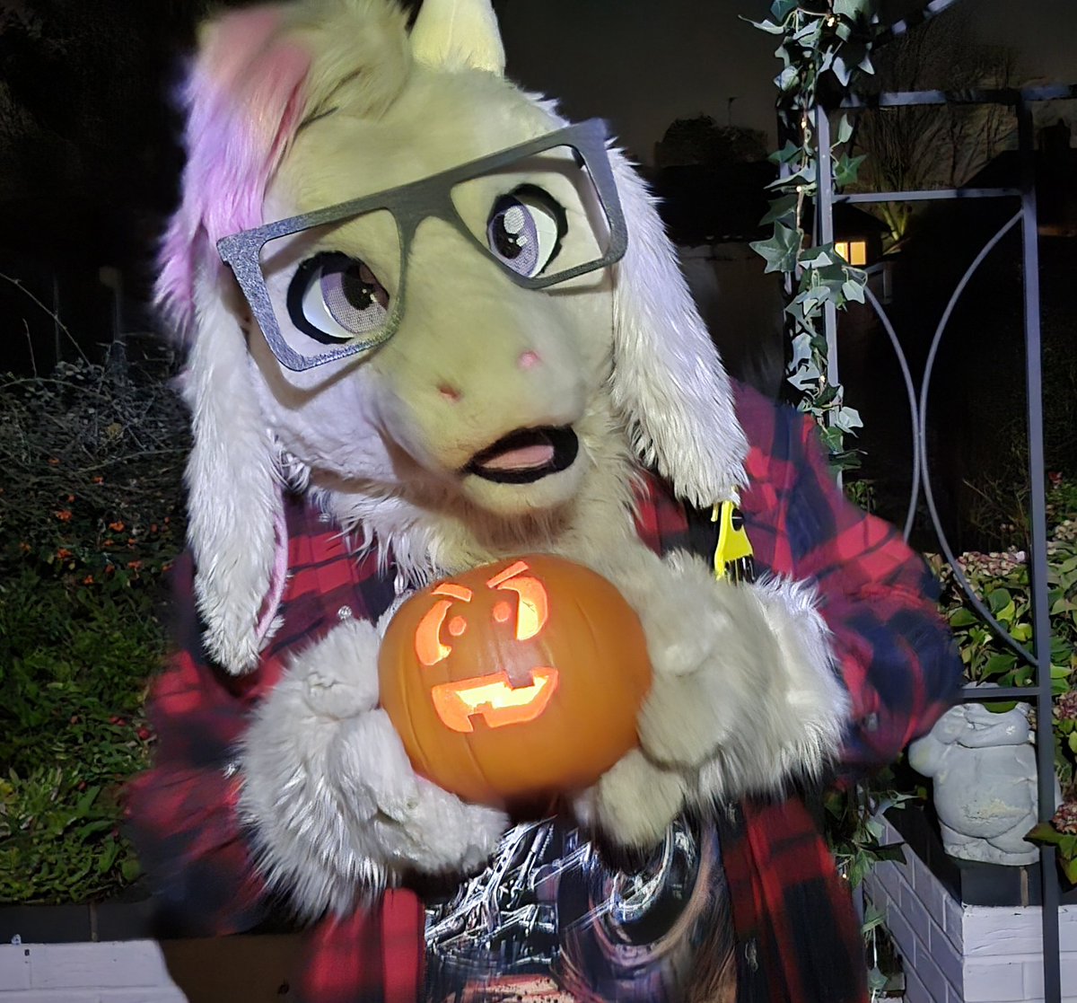 HAPPY HALLOWEEN!!!!

🧵 <a href="/Nyxia_Creations/">Nyxia Creations ✨ON BLUESKY✨</a>

#FursuitFriday #fursuit #furry #furries #furryfandom