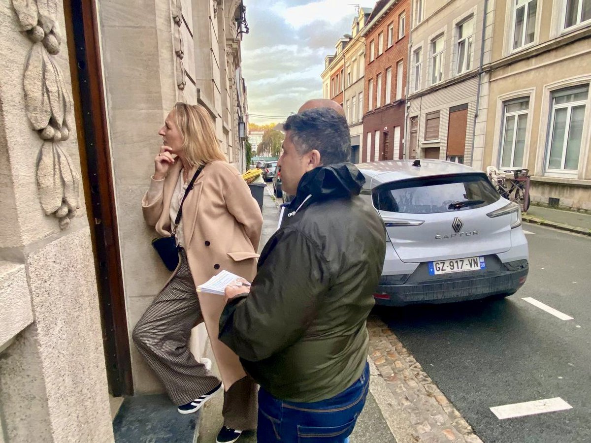 #WAZEMMES #VIOLETTE2026
🌿 Porte à porte à Wazemmes avec mon équipe !
À la rencontre des Lilloises et des Lillois du quartier, pour échanger sur leurs priorités : sécurité, propreté, vie locale.
Toujours la même énergie, la même envie d’une ville plus proche, plus à l’écoute.