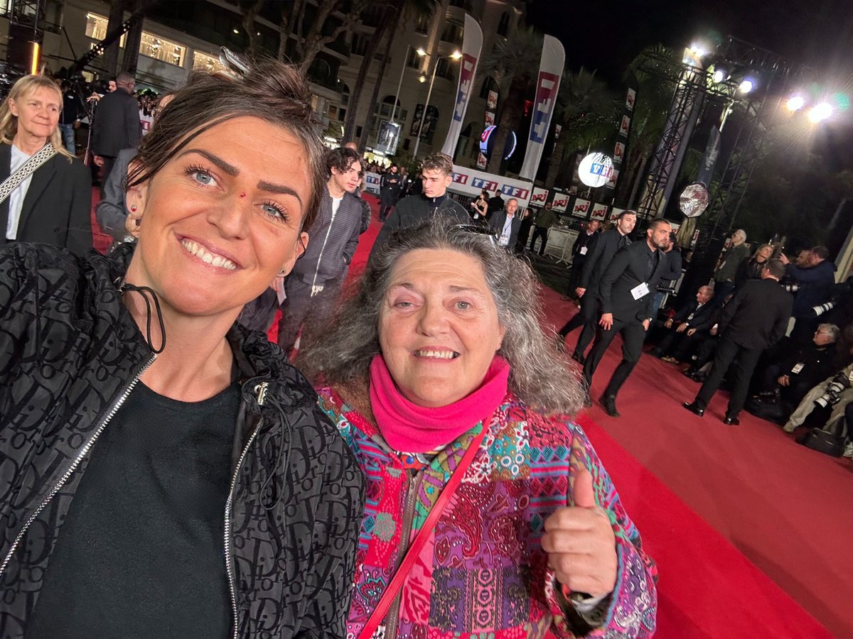 En direct , aux premières loges des NRJ Music Awards <a href="/NRJMusicAwards/">NRJ Music Awards</a> avec maman ❤️
Merci pour l’invitation 👍🏻🙏🏻