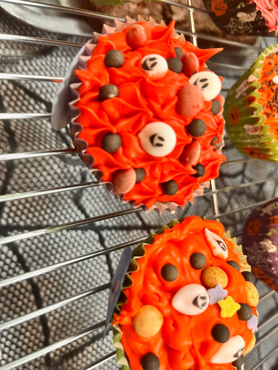 CherryOrchardEq's tweet photo. Big shout out to the young people of Cherry Orchard Youth Service who raised €400 for @LauraLynnHouse this halloween at their #bakeadifference cake sale at Get Your Spook On! Donate here: To donate to their page, Visit here https://t.co/mH3upWFlkN https://t.co/muytzGKDol