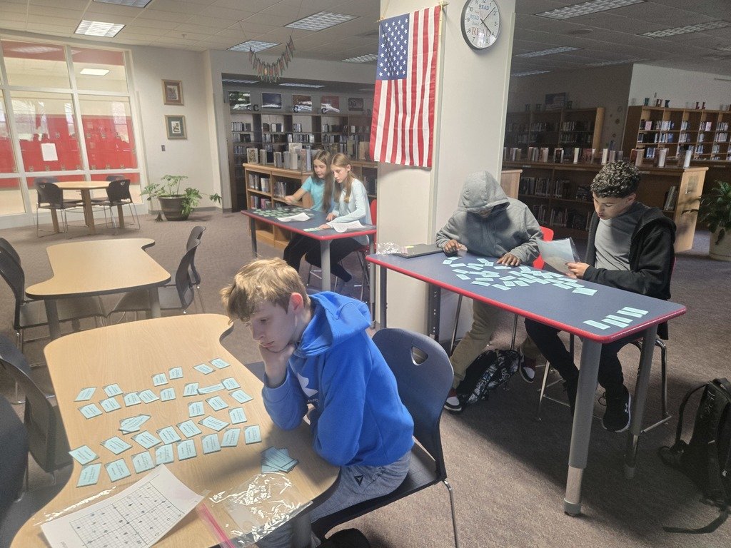 CMSGoBlue's tweet image. 💪✨ Level Up Learning!
Our students are putting in the extra time after school—hands-on, engaged, and determined to grow! #CMSBlueDemons #LevelUpLearning #DestinationSuccess