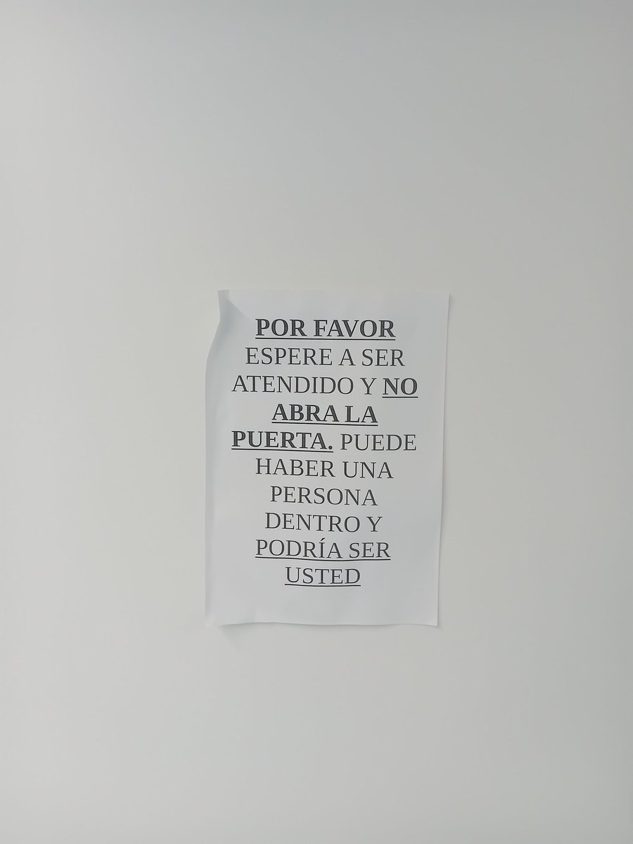 PLechugaMallo's tweet image. 😬 No sé si lo habrán puesto por Halloween, pero como para no tener miedo al leer este cartel que acabo de ver en un Centro de Salud... 🤣🤣 Imagínate que entras y estás dentro... 😱😱

#humor #CartelesCuriosos