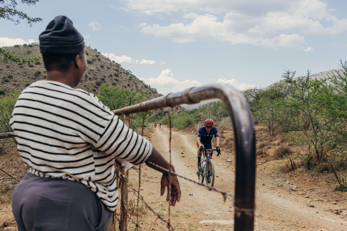 After a delayed start, Stage 6 of the Nedbank Gravel Burn was neutralized after Andri Frischknecht endured a high-speed crash, which required the Swiss rider to be hospitalised. Read the race's statement here: diverge.info/2025/10/31/gra…