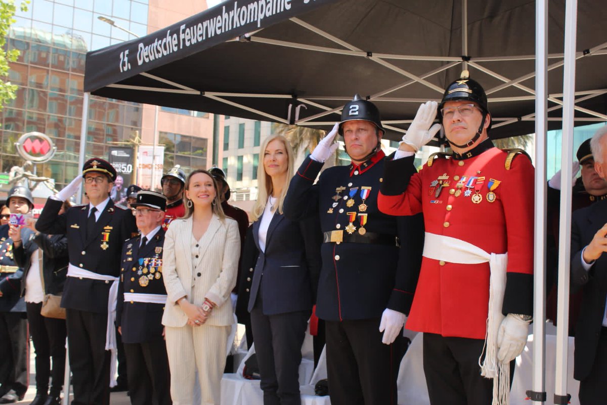 Super_CBS_Chile's tweet image. #convencion 53 Compañías Chileno Alemanas de Chile en Santiago.
Gran desfile por las calles de Las Condes, participando junto al resto de las Autoridades presentes.