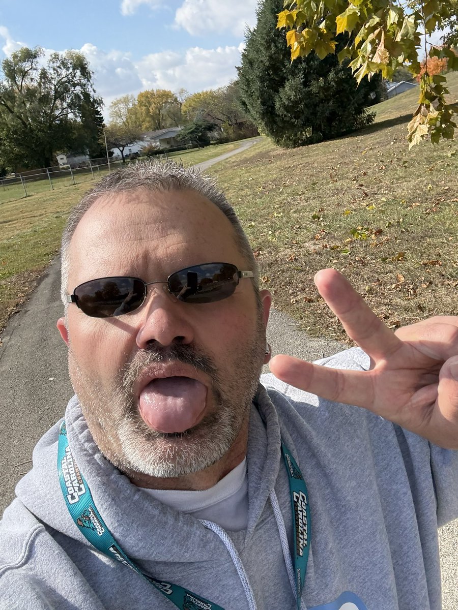 Gorgeous day for a walk.

Enjoy your Friday, everyone!!