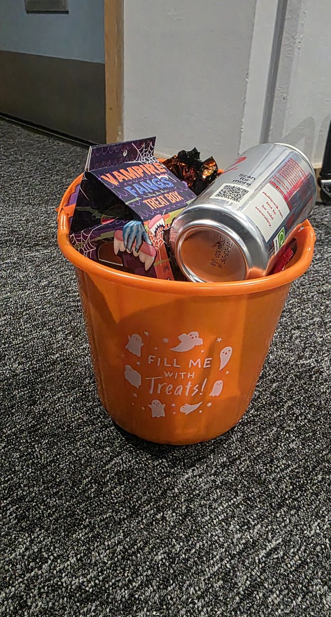 A big thank you to <a href="/nicolehol3967/">nicole holloway</a> for these awesome #Halloween goodies. I promise to share them with Keith.

#BestFans