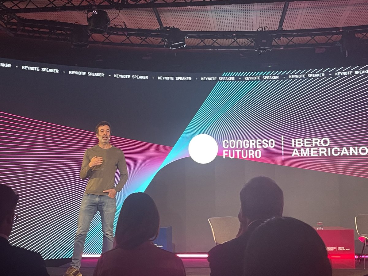 Contra la “tecnología que atrofia”, el neurocientífico <a href="/MarianoSigman/">Mariano Sigman</a> reivindicó identidad, voluntad y libre albedrío como derechos en riesgo por la “manipulación mental” de las redes y la #IA que “entumece nuestras capacidades cognitivas”.
<a href="/congresofuturo/">Congreso Futuro</a>
