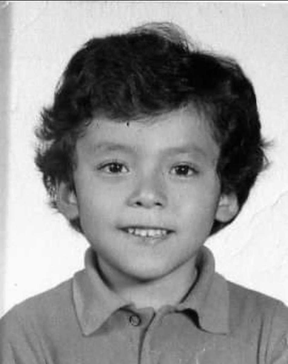 #UNIDOSXOAXACAYXMEXICO
Hoy a las 12 hrs, según la tradición, recibimos en su habitación a mi angelito Alejandro Rommel, mi niño guerrero, convertido en estrella, cuya luz ilumina nuestras vidas desde hace tres décadas. Bienvenido a  nuestro hogar amado hijo. Tu presencia da paz!