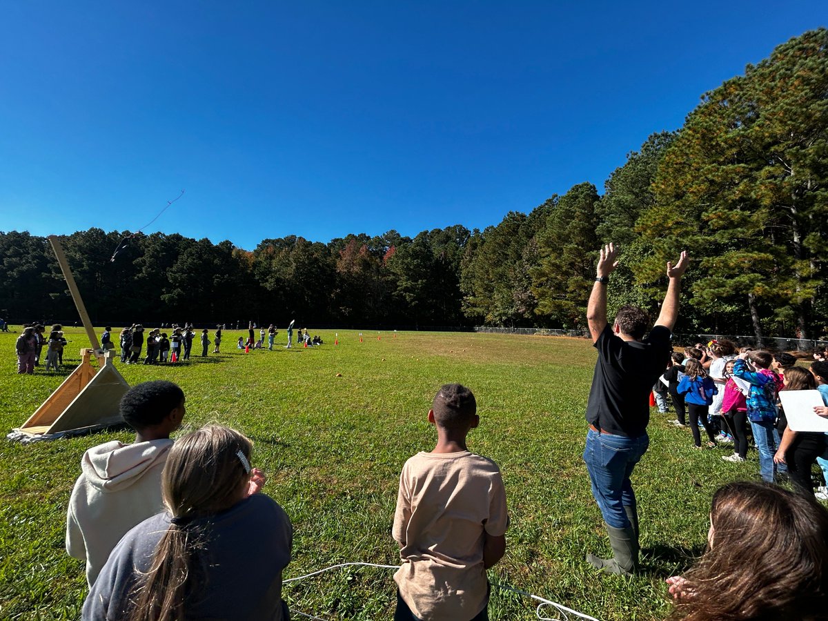 vbschools's tweet image. 🎃 Students at Christopher Farms Elementary explored force and motion with their annual Pumpkin Chunkin’. A fun way to learn and celebrate Halloween!

Have a fun and safe Halloween! 🕸️👻

#WeAreVBSchools #PumpkinChunkinAtVBCPS #HappyHalloween
