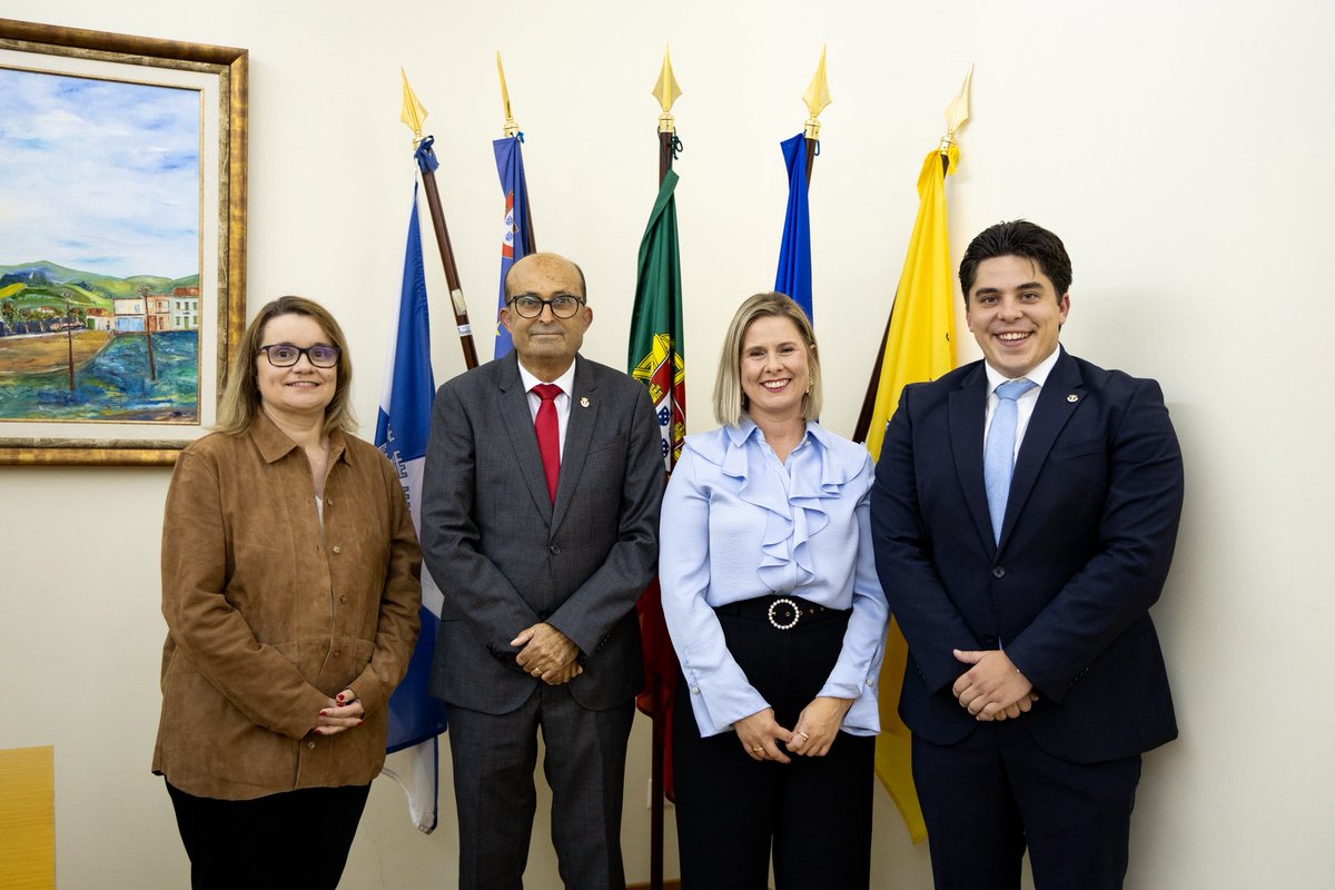 Fui reeleito, ontem, no salão nobre da Junta da Ribeira Seca, tesoureiro sob proposta do meu Presidente reeleito José Aguiar a quem agradeço confiança. Agradeço a confiança do povo da R. Seca no nosso projeto e felicito todos os novos empossados. Vamos projetar a Ribeira Seca.