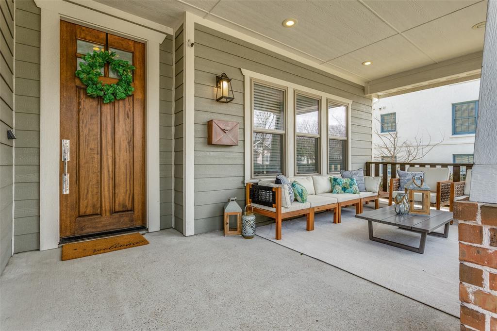 kevinmcgovern's tweet image. 🏡 5516 Miller Ave | $1.45M
M-Streets Craftsman w/ modern upgrades: gourmet quartz kitchen, bright open plan, luxe primary suite w/ spa bath + balcony, custom closets, covered porch &amp;amp; gated yard.
📲 Kevin McGovern (214) 649-4446
Listing: Nina Bhanot
#DallasHomes #CompassDFW