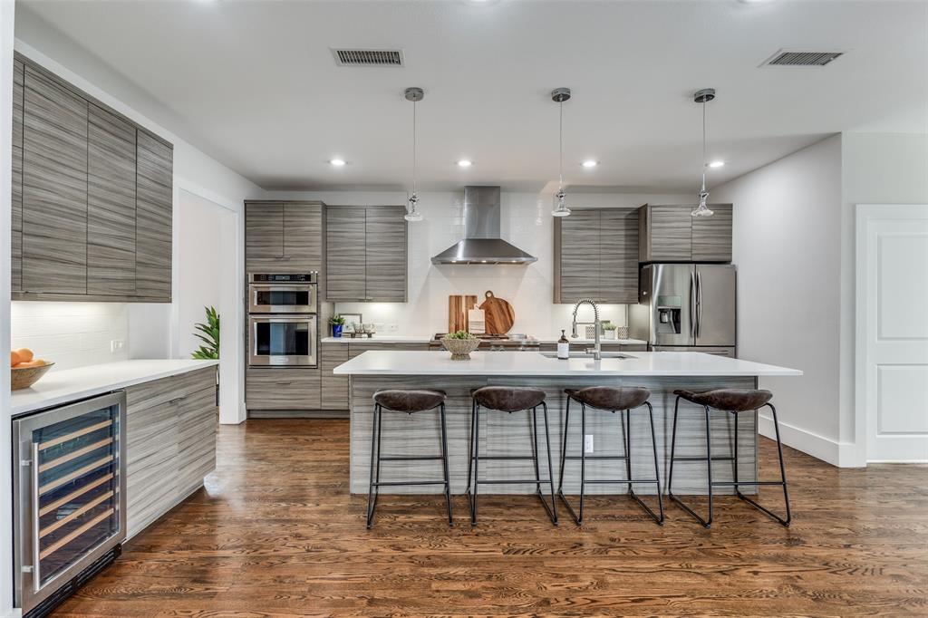 kevinmcgovern's tweet image. 🏡 5516 Miller Ave | $1.45M
M-Streets Craftsman w/ modern upgrades: gourmet quartz kitchen, bright open plan, luxe primary suite w/ spa bath + balcony, custom closets, covered porch &amp;amp; gated yard.
📲 Kevin McGovern (214) 649-4446
Listing: Nina Bhanot
#DallasHomes #CompassDFW
