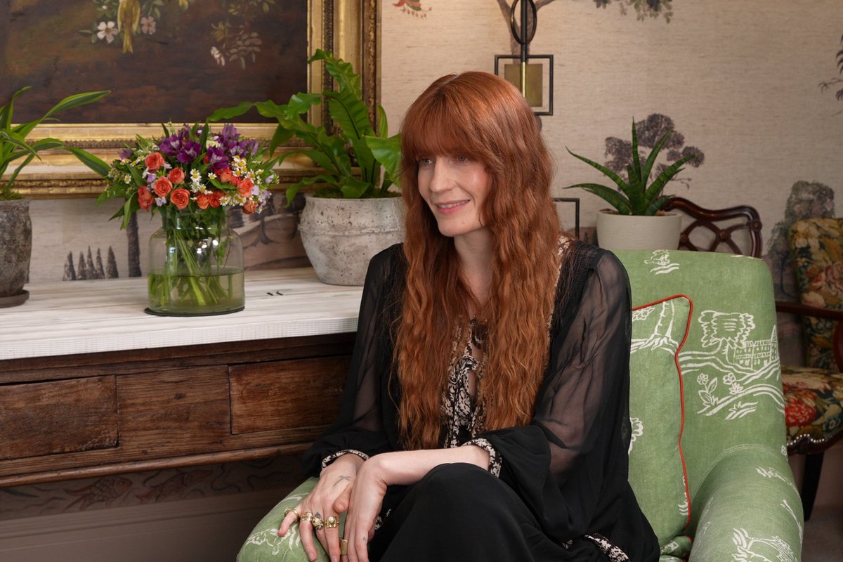 Florence Welch interviewed by RTL 2 French Radio. 

Full interview: rtl2.fr/evenements/flo…
