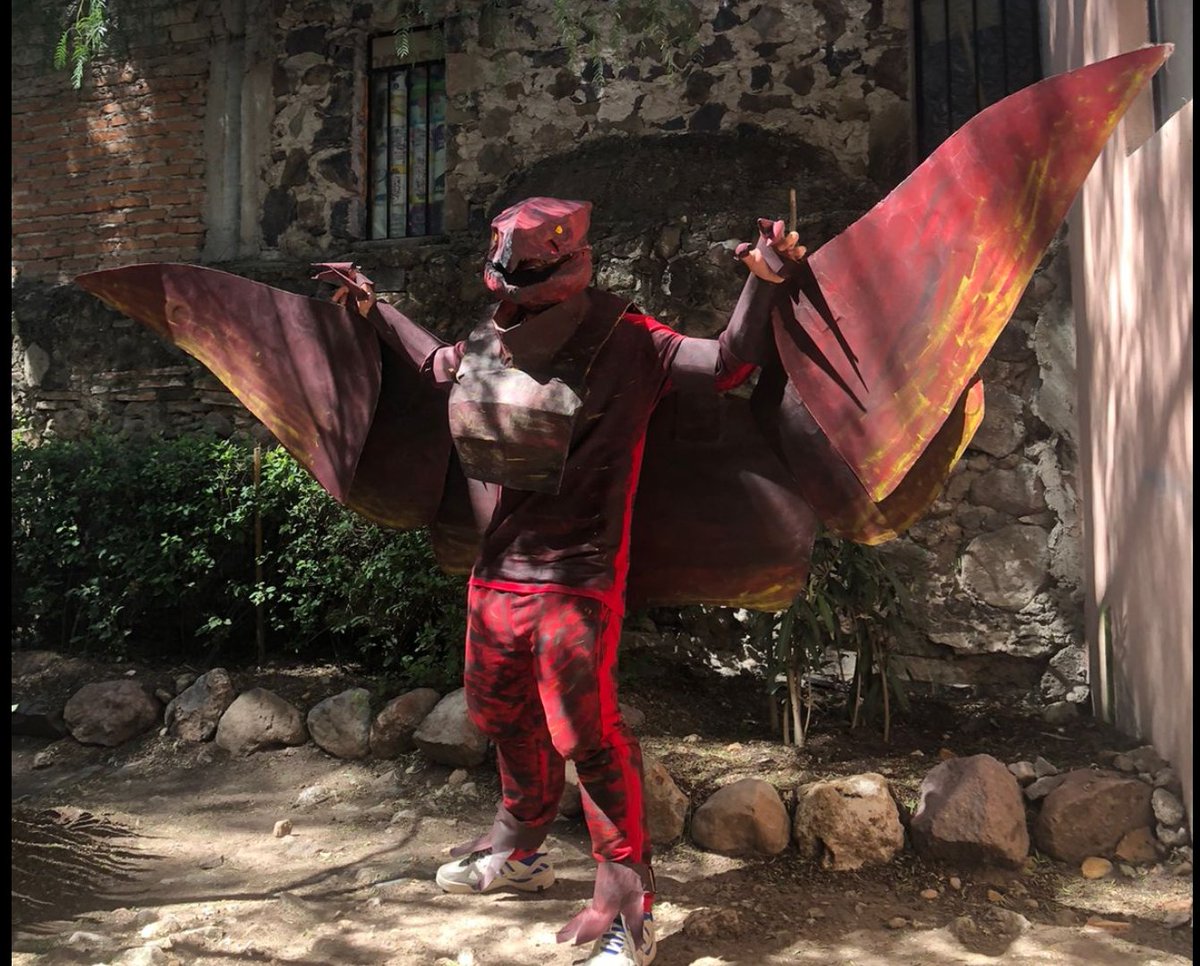#halloweencostume #godzilla #rodangodzilla #homemade
Al fin llegó mi fecha favorita, y como parte de una de mis sagas favoritas, acá está mi disfraz de rodan de king of the monsters, por poco más y no lo terminaba a tiempo, XD