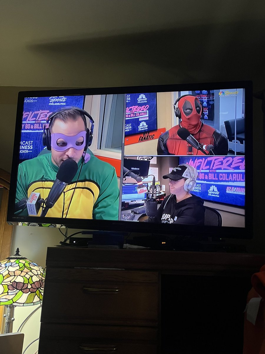 <a href="/sylvanakell/">syl</a> absolutely killed her costume she’s the winner of the best costume and <a href="/rickybottalico/">ricky bottalico</a> comes in second 

<a href="/BillColarulo/">Bill Colarulo</a> his costume looks a little tight😂😂😂😂