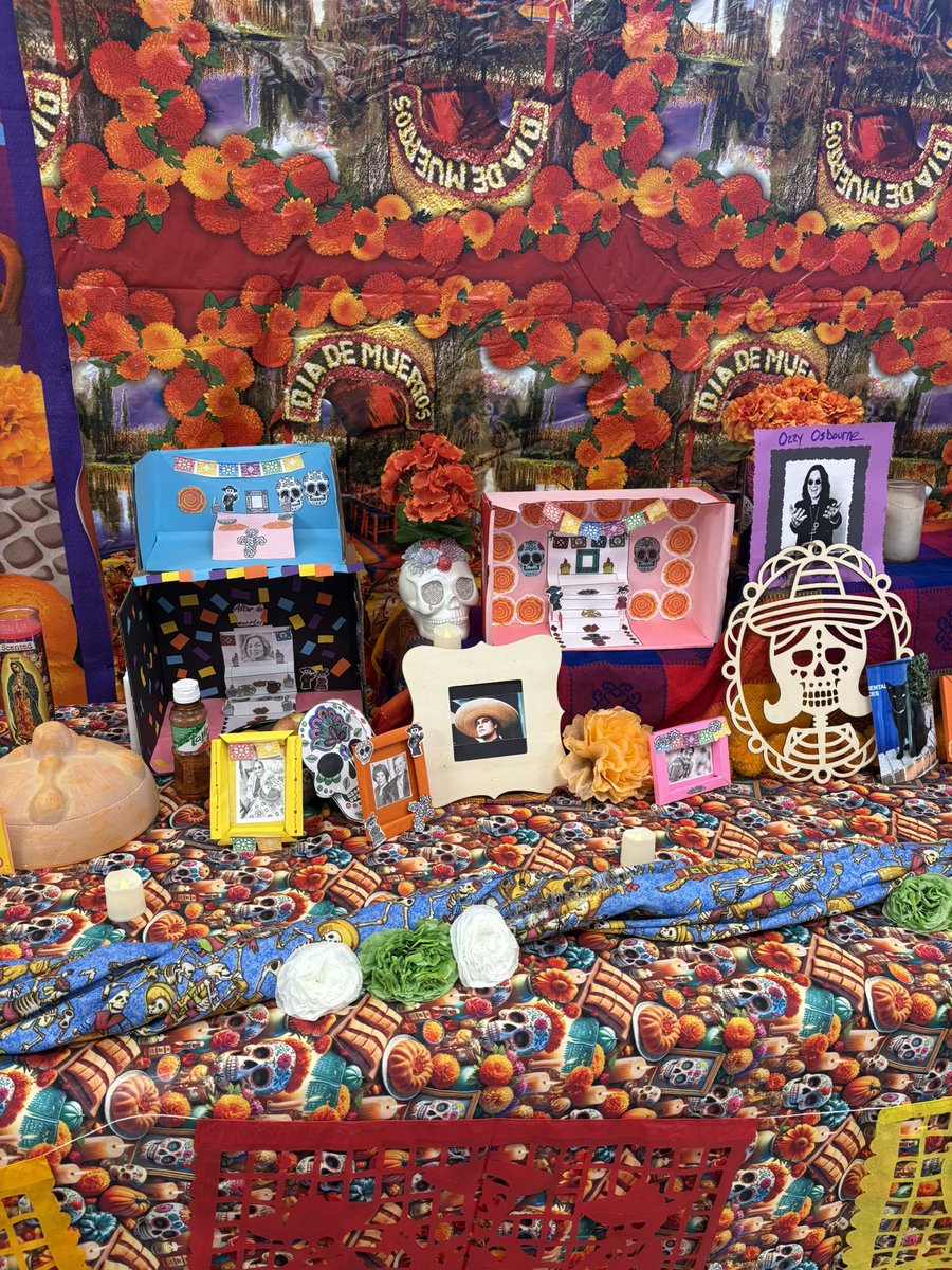 Jdhernanchez's tweet photo. A closer look at our display! @AHSGoldenEagles https://t.co/lXyYfOLDIs