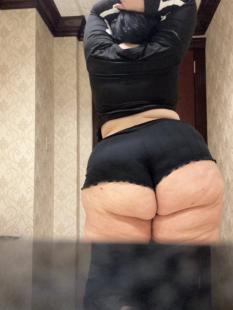 Ivanna C. Tits tweet media