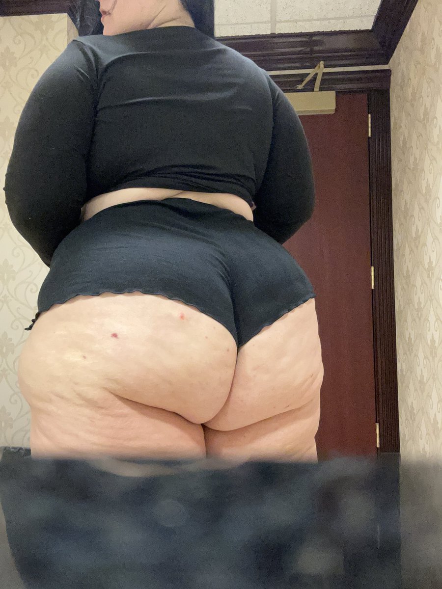 Ivanna C. Tits tweet media