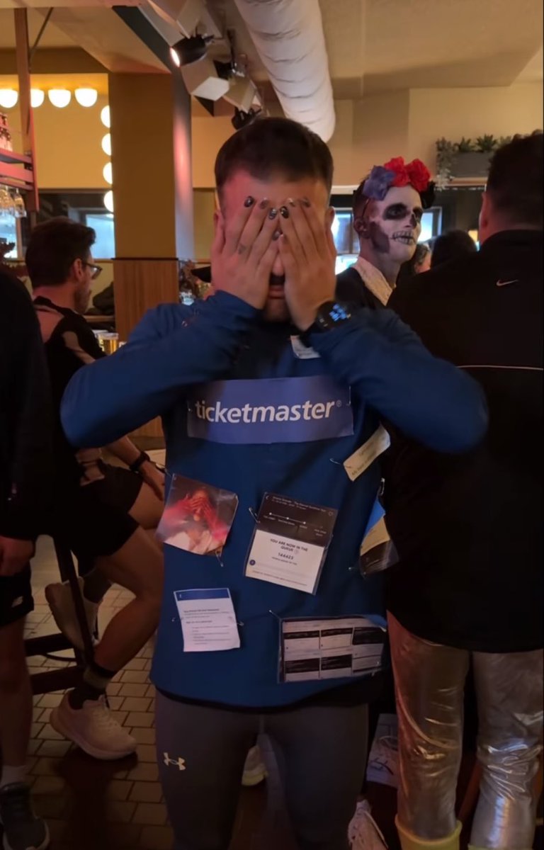 BuzzingPop's tweet image. Ariana Grande’s fan dressed up as the ‘eternal sunshine tour’ Ticketmaster war for Halloween.