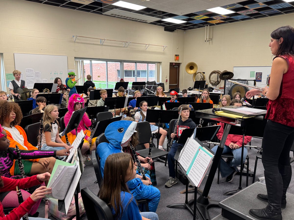 FCSD_Music's tweet image. So many great costumes in rehearsals today. Happy Halloween!