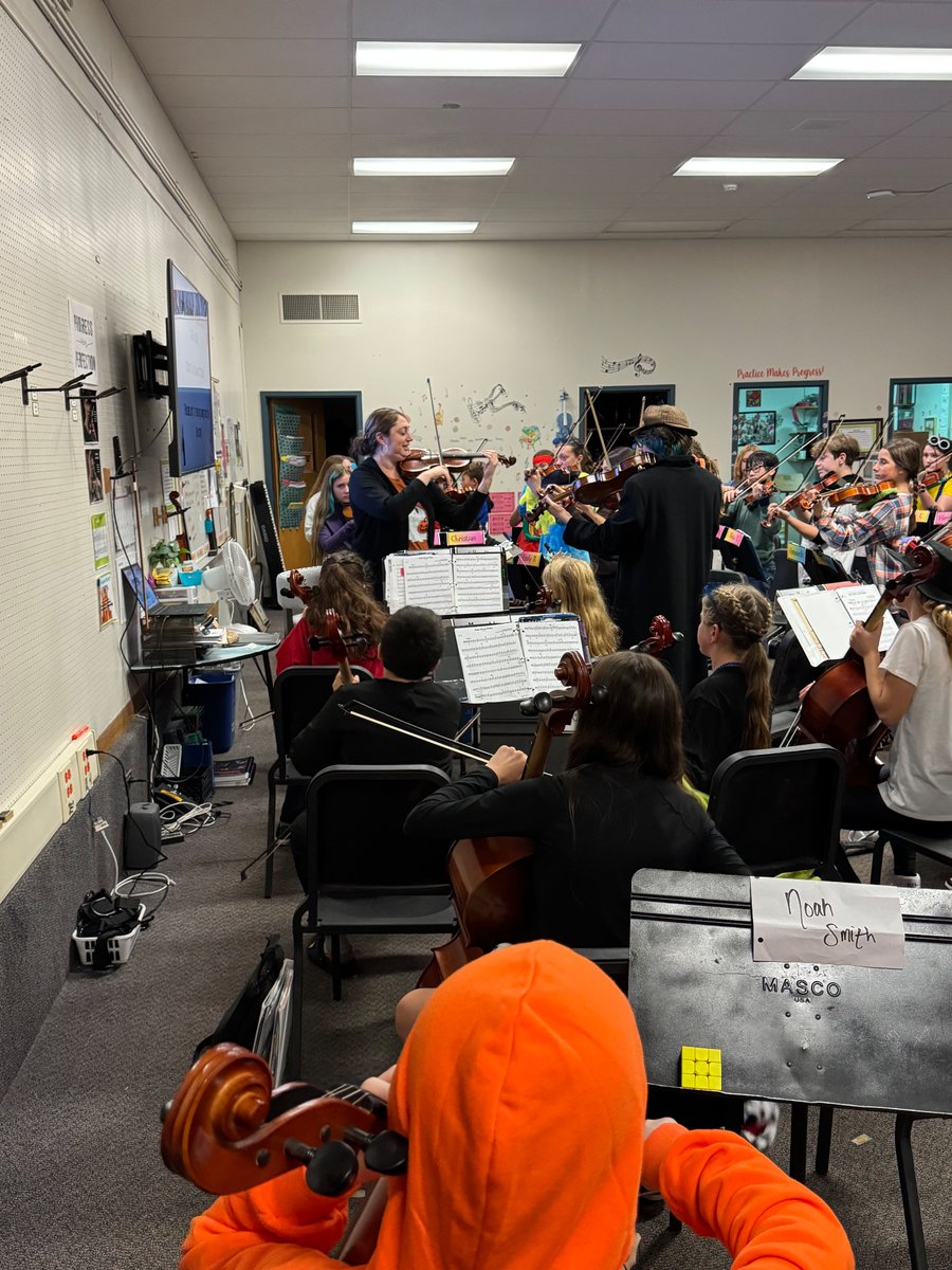 FCSD_Music's tweet image. So many great costumes in rehearsals today. Happy Halloween!