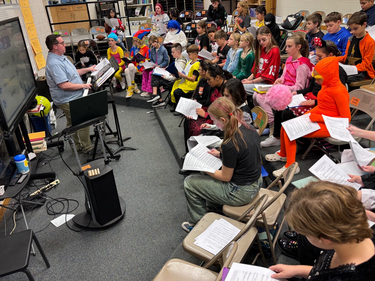 FCSD_Music's tweet image. So many great costumes in rehearsals today. Happy Halloween!