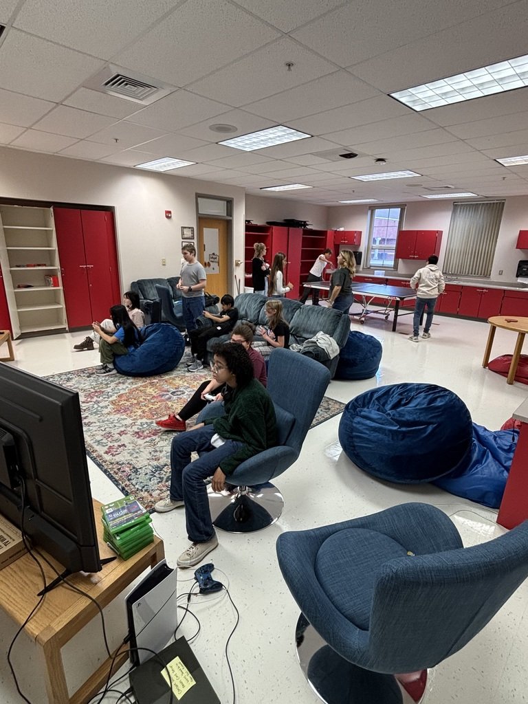 CMSGoBlue's tweet image. Good grades + great attitudes = Game Room rewards! 🎯
Mr. Lambert’s class is proving that hard work pays off in play! #CMSBlueDemons #MathWins