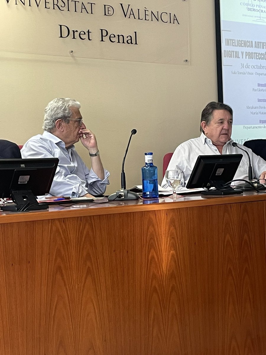 Paz Lloria ⚖️👩🏻‍🎓💜🎸🤘🏻 tweet media