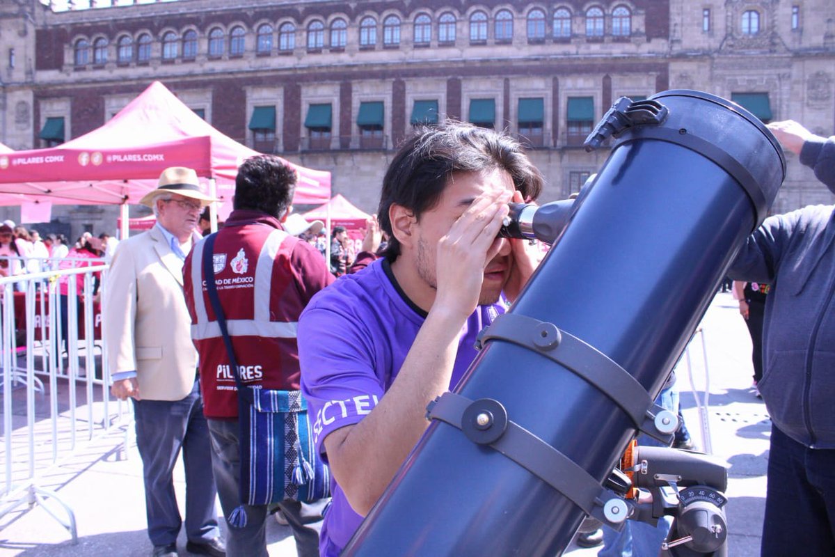 🔬 ¡Damos inicio al #ZócaloDeLasCiencias!
Hoy transformamos el corazón de nuestra ciudad en el laboratorio más grande y divertido de México. 🧪🤓

En la inauguración nos acompañaron el Mtro. Pablo Yanes, <a href="/SECTEI_CDMX/">SECTEI CDMX</a>; nuestro Coordinador General, Arq. <a href="/Javier_Hidalgo/">Javier Hidalgo</a>; Luz del