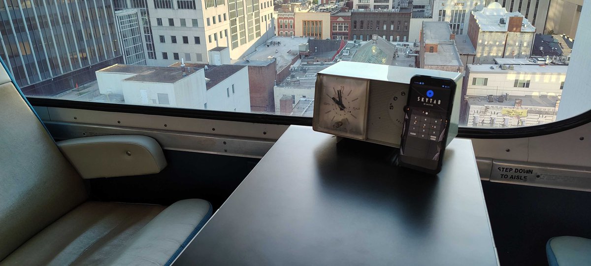 CPando_SkyTab's tweet image. 🚌✨ Looking for the coolest spot in Nashville? Check out BOBBY HOTEL NASHVILLE — where modern luxury meets creative vibes! Enjoy fine dining, fresh-made dishes, and craft cocktails in style. 🍸 But here’s the twist — there’s a real retro bus on the rooftop bar! 🚍🔥 Perfect for…