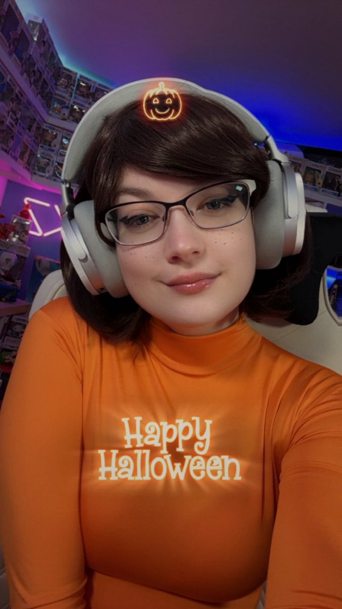Bekz_xx's tweet photo. We are live!! 

Happy Halloween all!! 

Thank you again @EpicGames for sponsoring the stream!! 

https://t.co/LnxpsZGaBS

#AD
#EpicPartner https://t.co/YlvnLQMj3C